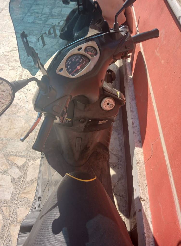 سلام عليكم سكنس نثيه للبيع ١٤٠ كابريته هندر وسلف شغال باتري جديد تاير خلفي جديد كهرباياته شغاله صار سنتين عدي برغي مافاتح بيه نضيفه الله شاهد دبلات جدد مال تفصيخ بنزات جدد قفل ستيرن قفل صندوك كله شغال مكاني الحريه هاتف *********** السعر ٥٠٠
