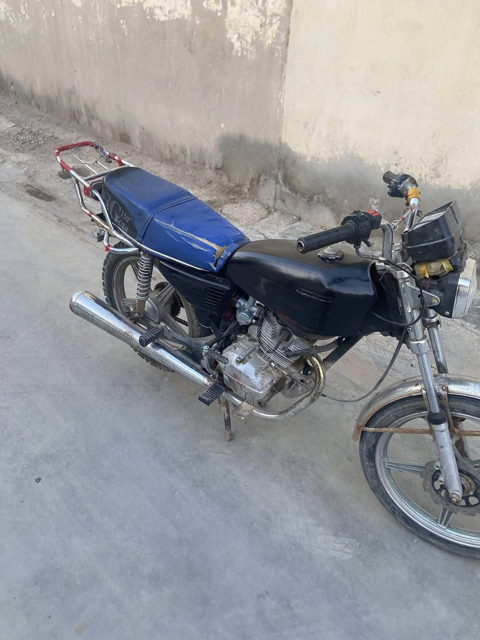 سلام عليكم مكلف بل نشر
دراجه سيفان موديل 2021 للبيع شغاله هندر واحد مكينه نضيفة مال شغل نقصها صينيه مال زنجيل السعر 250 المكان ديالى ناحية العباره 
للأتصال ***********
