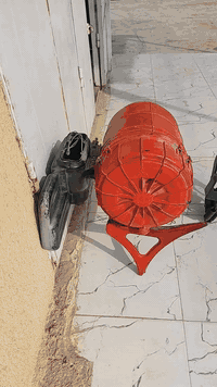 شوته فوسه بزون زائد عنبار كلج أمامي زائد كراسي فوسه بزون عدد (٤)زائد كرسي تحوير يحتاجن دوشمه فقط سعر الكراسي (١٥٠كلهن)  نظيفات سعر الشوته (١١٠) سعر العنبار (٥٠) للإستفسار الاتصال على الرقم ***********كوت حي الحكيم
