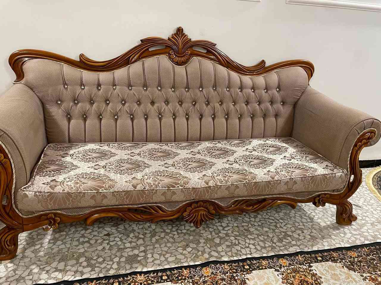 تخم زان مصري نضيف للبيع بغداد الزعفرانيه 10 مقاعد للتواصل ***********السعر 850الف
