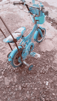 السلام عليكم متاح بايسكل بناتي للبيع ادفع سعر عجبني ابيعك وهاذا رقمي ***********
