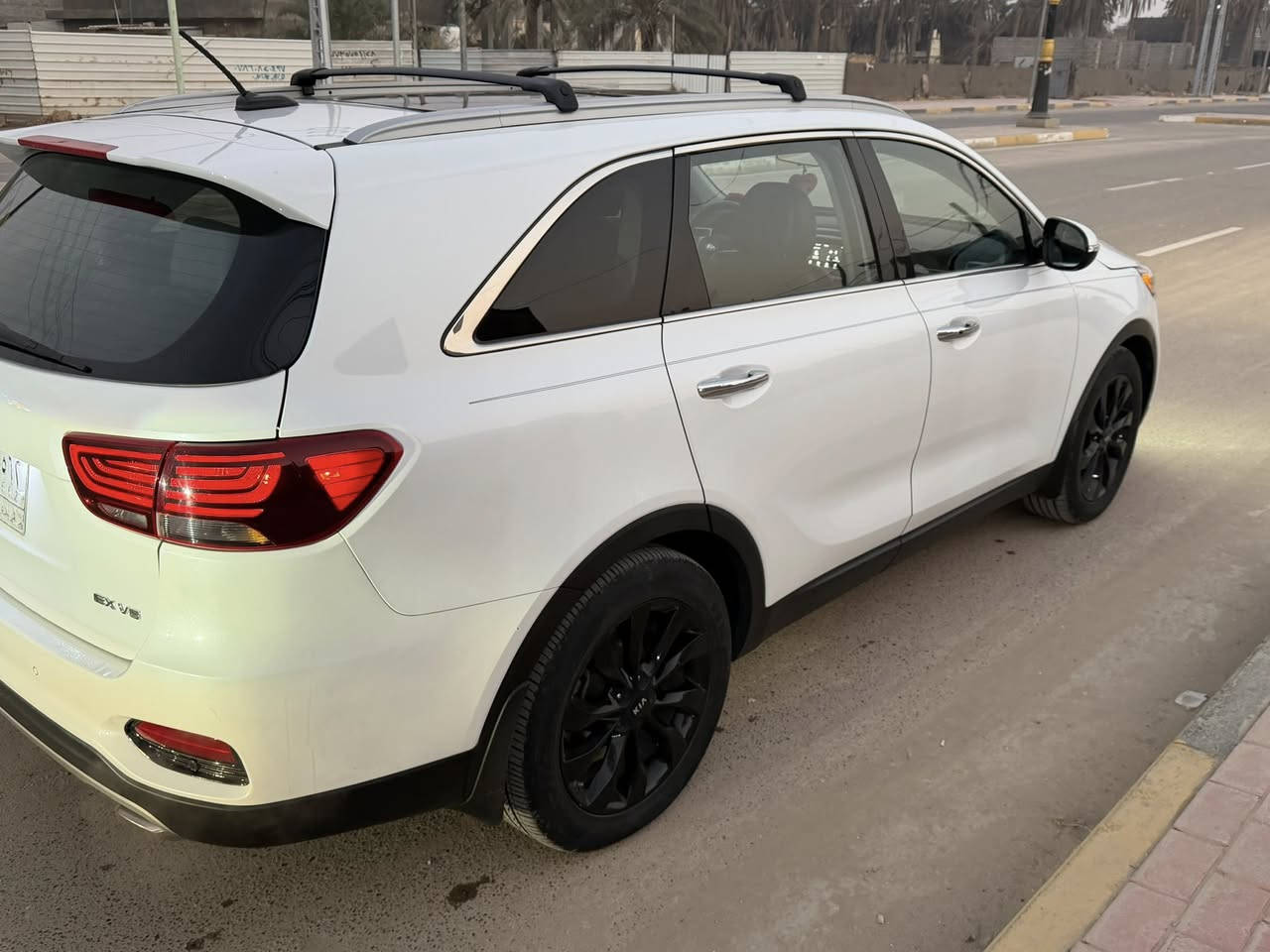 للبيع سورنتو موديل 2020  فول مواصفات  EX V6 
وارد امريكي حادثها امبدل بنيد فقط نفس اللون يعني السياره تقره كلين تايتل بلا ايرباك 
مواصفاتها 
١ بنوراما 
٢سته سلندر
٣ توقف ذاتي امامي خلفي 
٤حساسات امامي خلفي 
٥جنطه كهرباء
٦رادارات 
٧ ويل اسود بلادي 
٨ بصمة تشغيل وبصمه ابواب 
٩كشنات جلد
١٠ كشنات كهرباء
١١ تدفئه تبريد بلكشنات 
١٢ ٧ راكب
١٣ قطع ٣ تبريد 
١٤ جام ٤ اتو
١٥ دبل جامه 
١٦ سايد بريك بصمه
تخم تاير جديد 
وبيها بعد هواي مواصفات فول للاخير 
رقمه السياره كربلاء بسمي السياره مداور ثاني يوم لليشتري السياره جديده كلش واحله من الصور لا شخوط لا تكحيل كلشي مابيها برغي مابيها نقص السعر ٢٤٠ وبيها مجال مكاني كربلاء هذا رقمي ***********
