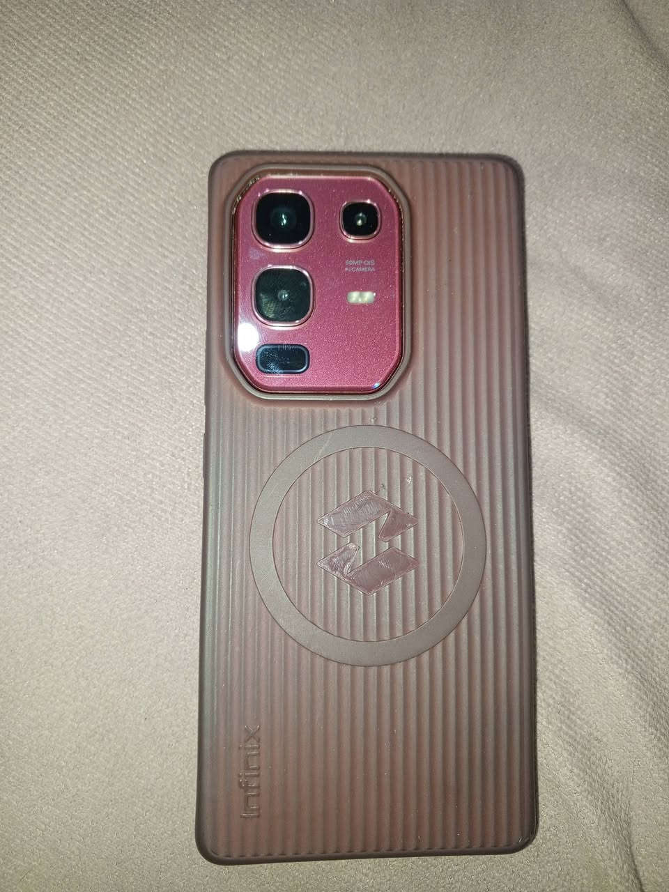 سلام عليكم انفنكس نوت 50 للبيع بي ضرر بل شاشه والضهر الشاشه مرات تلمس بحده 
بدون ملحقات سعره 150 مكاني بلديات 
*********** توصيل ماكو
