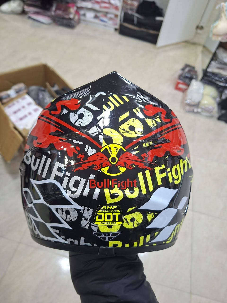 متوفر خوذة بهذة شكل جديد 
@highlight


**إذا كنت صاحب هذا الإعلان وتريد حذفه لأي سبب، رجاءا أرسل رسالة إلى الدعم الفني**