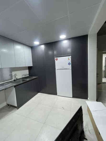 كاونتر خشب اج دي اف مستخدم شي قليل 
كلة مرمر 
بس كاونتر بدون اجهزة 
جوكر كله قطع يترتب حسب اي مطبخ 
قياسه العمق 60سم
وضلع السنك 3متر و23سم
وضلع الثلاجة مترين و95سم
سعره مليون وربع 
وشد موجود بكروة 
وتوصيل موجود من سليمانية مجاني لبغداد وديالى وصلاح الدين وكركوك 
***********
اتصال واتساب @
