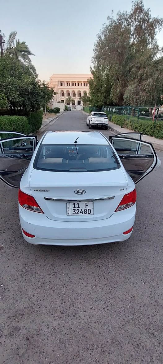 اكسنت موديل 17 رقم بغداد انكليزي 
محرك 1600
ماشية 45 ونص
فول مواصفات
شاشه (كار بلي ) 
اللايتات والبلوجكتر كله زنون 
تبريدهه ثلج  سونرها موجود
استخدام شخصي باسمي وجديده بمعنى الكلمه السعر 112 وبيهه مجال بسيط 

*********** بغداد, العراق

