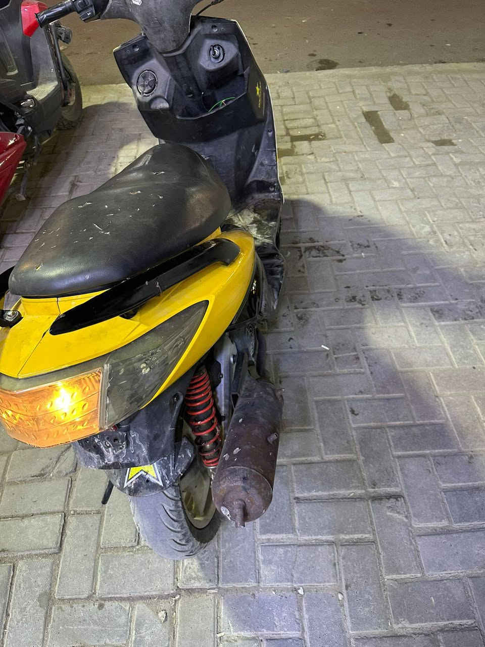 سلام عليكم دراجه سكنس فحل كابريتر الدراجه ابلاديه مامفتوحه مكفوله من دخان او نضوح  كفراته جانن سود صبغتهن صفر جماليه الدراجه كهربائيات كله شغاله ماعده الدشبول بيه اسبايدر قطعتين وبيه فلنجه ان سي واي الدراجه تايرات جدد السعر ٤٥٠ وبيه مجال المكان بياع الرقم ***********
