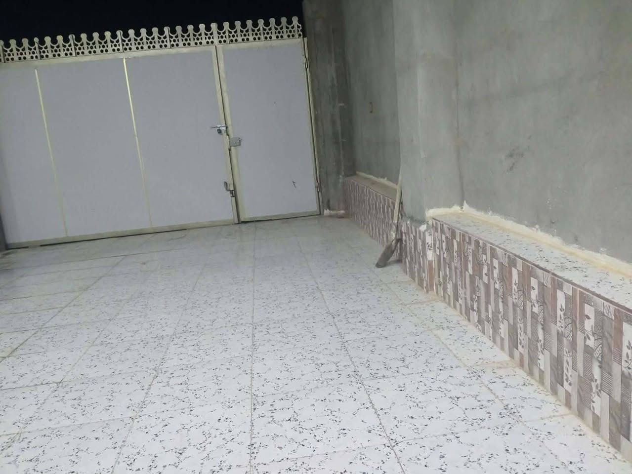 السلام عليكم بيت للبيع في منطقة المضيق قرب ملعب الفهد قرب الشيخ مسعود
مساحه ١٧٠ متر 
يحتوي على ٣ غرف نوم
ديوانية
مطبخ
صاله عدد ٢
صحيات داخليه وخارجيه
نوع البناء بلوك
تجاوز مسوي معامله ترقيم بالبلديه الحبانيه
شارع ٧ متر
السعر ٥٥ مليون وبي مجال للتواصل
***********
