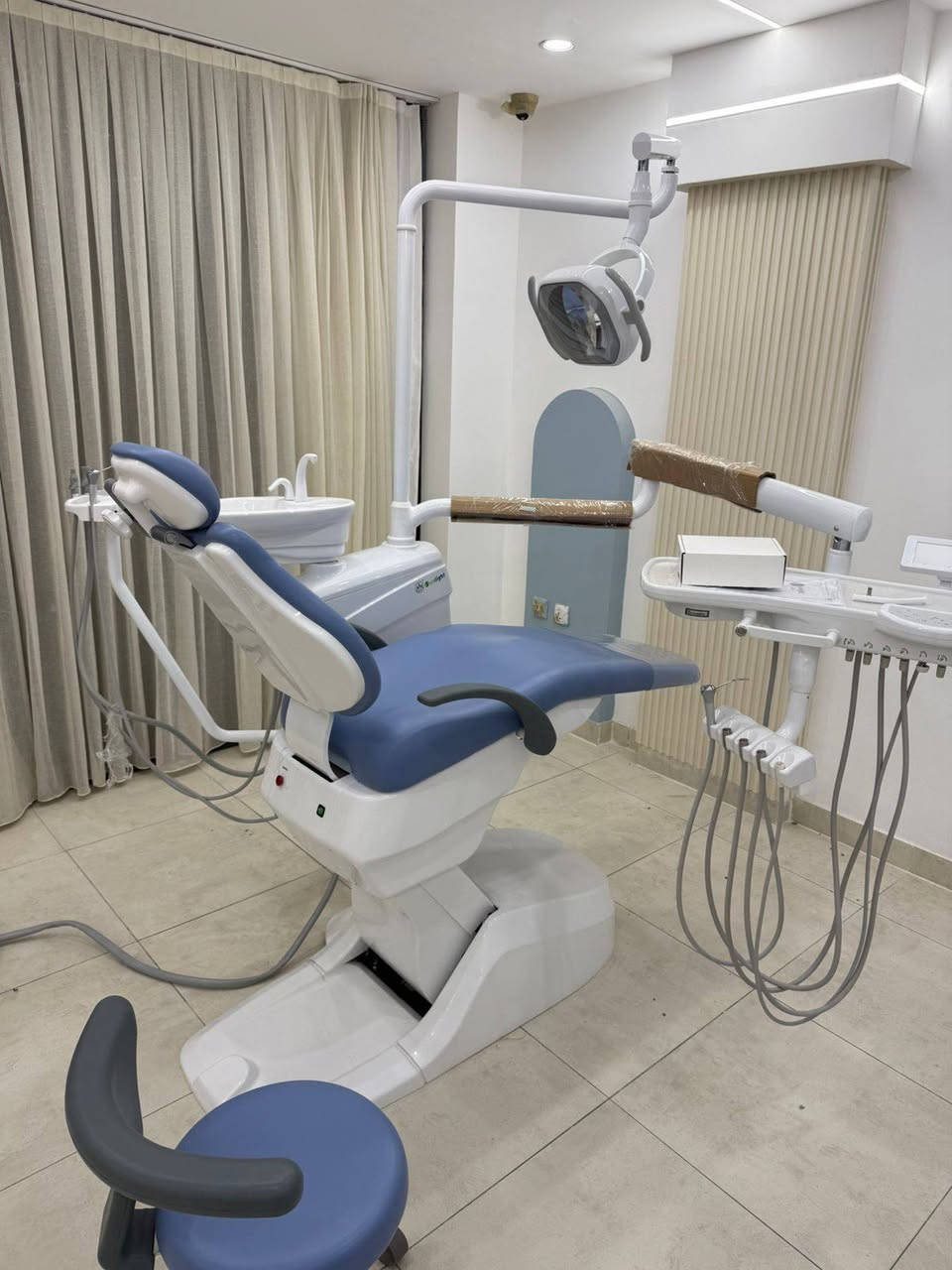 Sunlight dental chair
Model sl-8100 plus
تجهيز مركز متكامل من أجهزة طب الأسنان
الوكيل الحصري لشركة سان لايت في العراق
*********** واتس اب م أحمد
