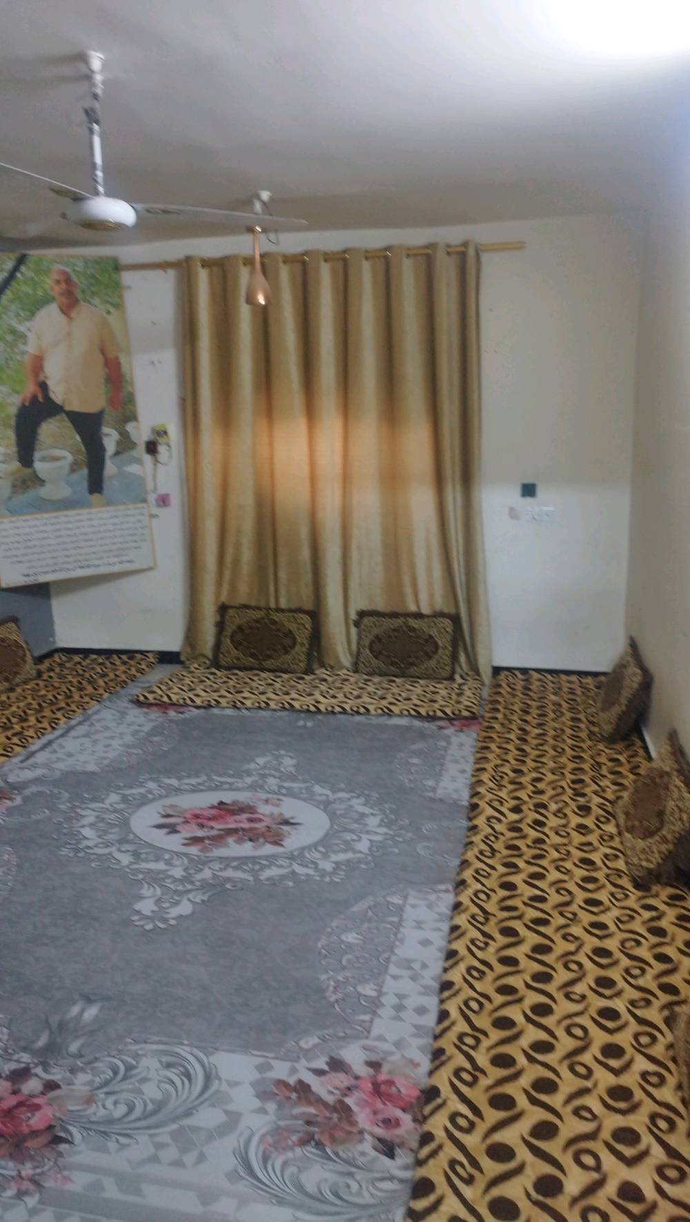 بيت طابو صرف 200 متر العنوان 
كربلاء حي القادسيه البيت بي 3 غرف وصاله ومطبخ واستقبال وصيحات 2 كافه الخدمات 
اخوان كافه الخدمات موجوده مدراس يمك ع شارع سيارت الولايه ع الشارع البيت سادس بين ع الشارع مدرس يمك مستشفى التركي تبعد عنك كيلو 
لاستفسار ***********