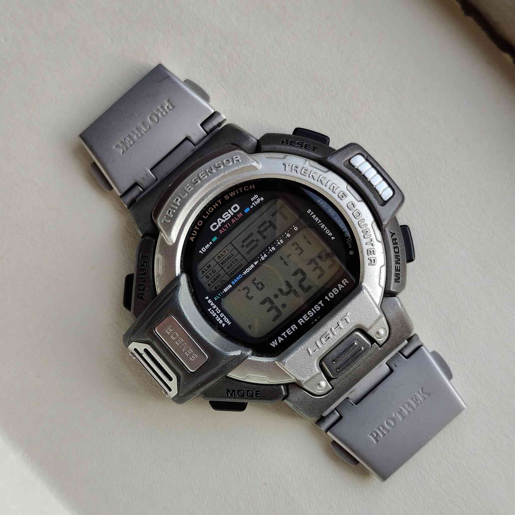 CASIO PRO TREK PRT-600
بلد التصنيع
• Japan Y
• تجميع ياباني عالي الجودة
• ساعة مغامرات من كاسيو
• مخصصة للرحلات والجبال والاستخدام القاسي

تاريخ للإنتاج  1998 إلى 2001
• أساسي بالكامل 

الهيكل والتصميم 
• هيكل ضخم بمقاس53 ملم
•  مقاوم للصدمات
• ظهر ستانلس ستيل
• مقاومة للماء 10 بار 100 متر
• مناسبة للسباحة والاستخدام اليومي

وظائف الوقت
• عرض الوقت الرقمي
• عرض اليوم والتاريخ
• توقيت ستوب ووتش
• مؤقت عد تنازلي
• منبه
• نظام 12 و 24 ساعة

المستشعرات Triple Sensor
• بوصلة رقمية لتحديد الاتجاهات
• مقياس ارتفاع حتى 6000 متر
• بارومتر لقياس الضغط الجوي
• مقياس حرارة
• عرض رسم بياني لتغير الضغط

السعر 175 ألف مع التوصيل 
الإستفسار ***********
