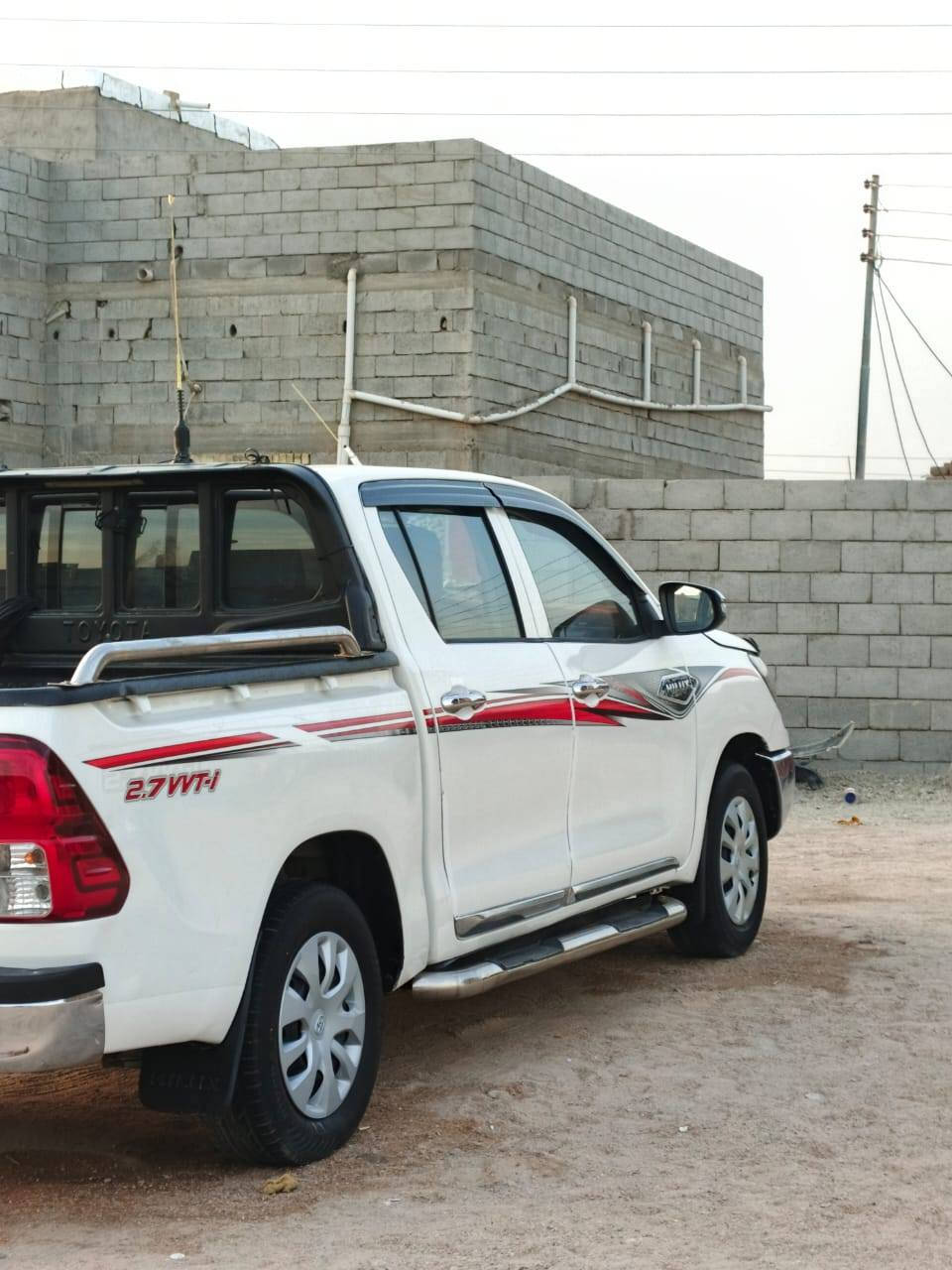 سلام عليكم لبيع هايلوكس موديل 20 رقم بصره جديد السياره كاز كير عادي السعر 205 وبيه مجال الطيبين   المكان البصرة الهاتف ***********
