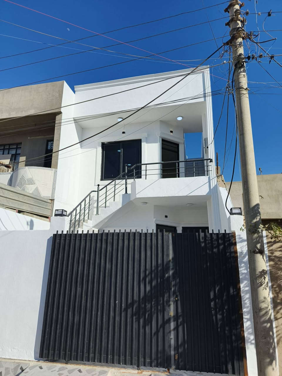 دار للبيع👈 طابقين منعزل يصلح للاستثمار👈 أو للعائلتين
العنوان حي العسكري قرب اسواق مرهون
السعر ٩٧ مليون وبيه مجال
للاستفسار مراجعة مكتب المباني للعقارات والمقاولات العامة او
الاتصال على الارقام الثالي
*********** محمد ابو جنيد
*********** محمد عقارات
نستقبل كافة عروض تجاري وسكني في كافة أنحاء محافظة كركوك
