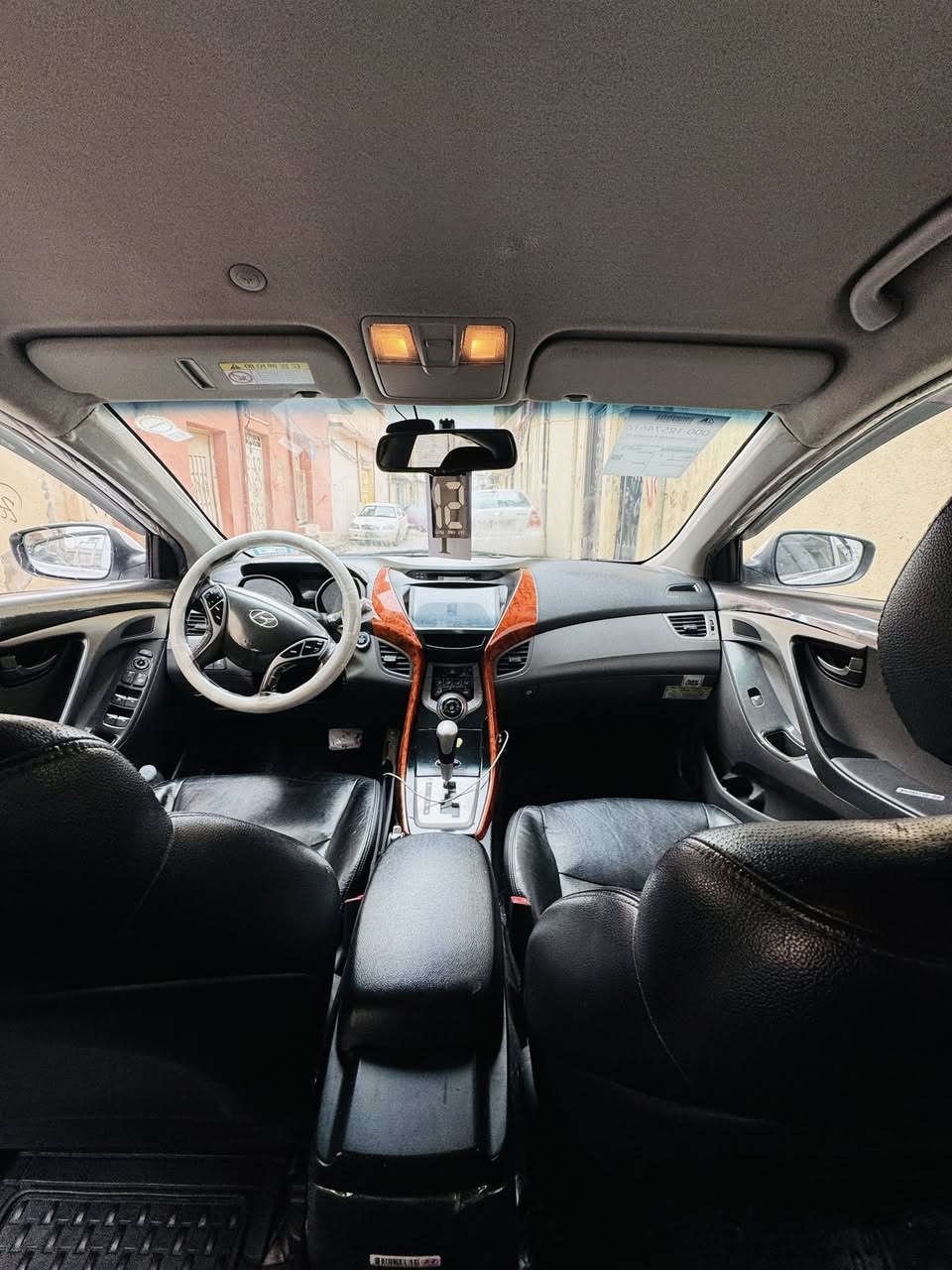 النترا 2012مصبوغه عام بسبب ترقيم السعر 96وبيها مجال ***********
