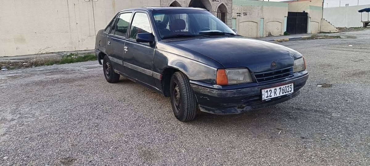 كاديت صندوك موديل 1991
بيها كاربون بانزين

رقم نينوى هزه جديد شرط التحويل

السياره بسمي

ويرمنيه كلها شغاله

محرك وكير شرط

سياره جاهزه من اي نقص

السعر (28) وبيها مجال 

رقم الهاتف ***********
