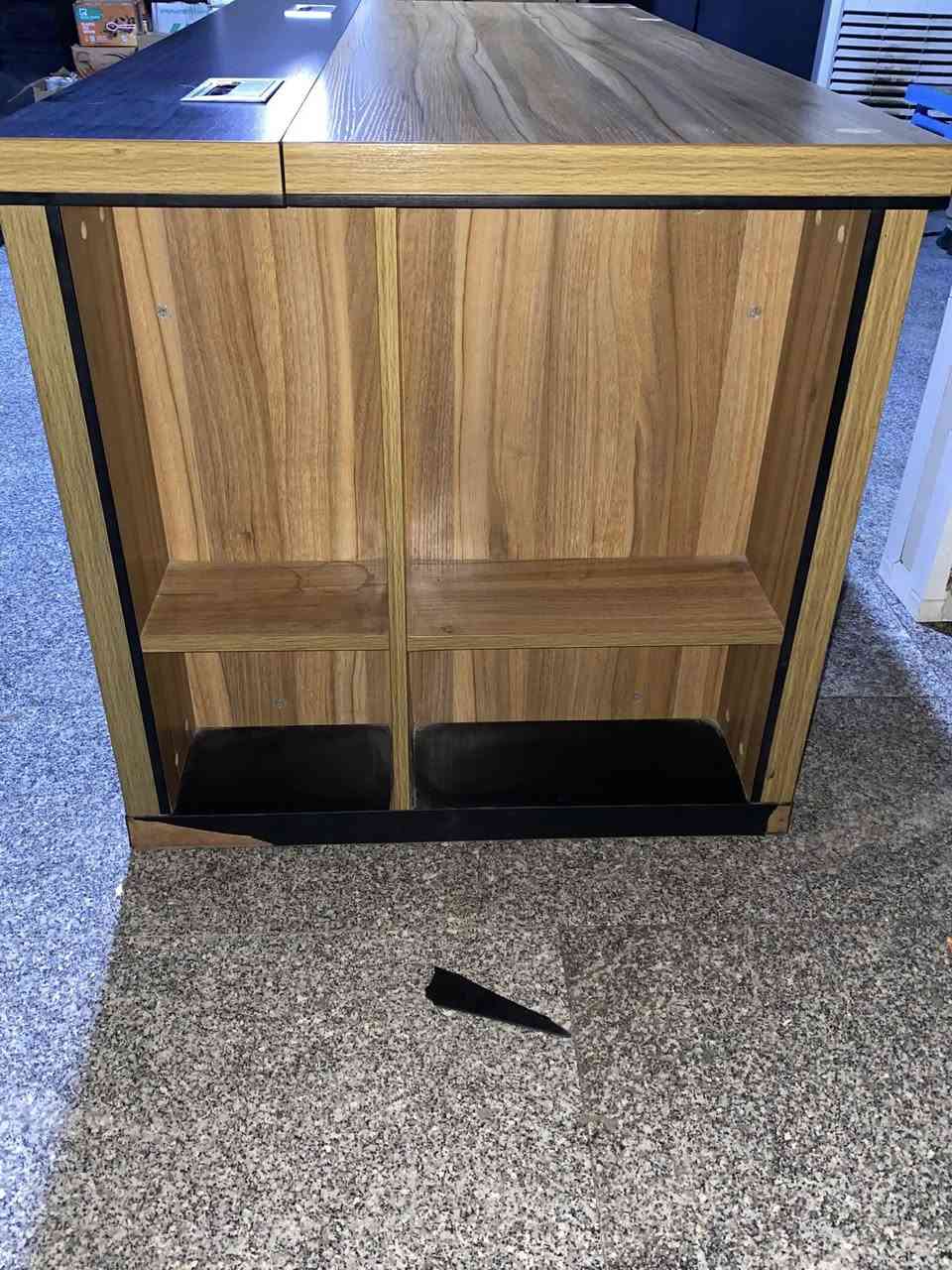 ميز مكتبي الحجم 160 متر وستين نظيف كلش وبي  بس ثنين زلوغ أثر اللاصق الوجهين مثل ما واضح بالصوره السعر 150 العنوان حي المدراء


**إذا كنت صاحب هذا الإعلان وتريد حذفه لأي سبب، رجاءا أرسل رسالة إلى الدعم الفني**