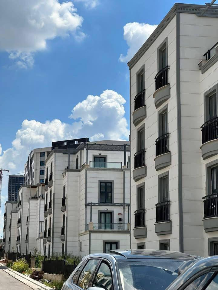 Apartment Villa

فرصتك تملك بأسلوب مختلف تماماً!
شقق بتصميم فيلا من الخارج ✨

🔹 نظام دفع: نقد أو أقساط
🔹 أقساط طويلة الأمد وبشروط مريحة
🔹 طابق أرضي مع حديقة خاصة 🌿
🔹 كل طابق بمواصفات وتصاميم مختلفة تناسب ذوقك
🔹 جودة وتشطيب يفرق عن الباقي

سكن راقي + راحة بالدفع = اختيار ذكي 👍

للتواصل مع المبيعات 

رقم الاتصال او واتساب
***********
***********
