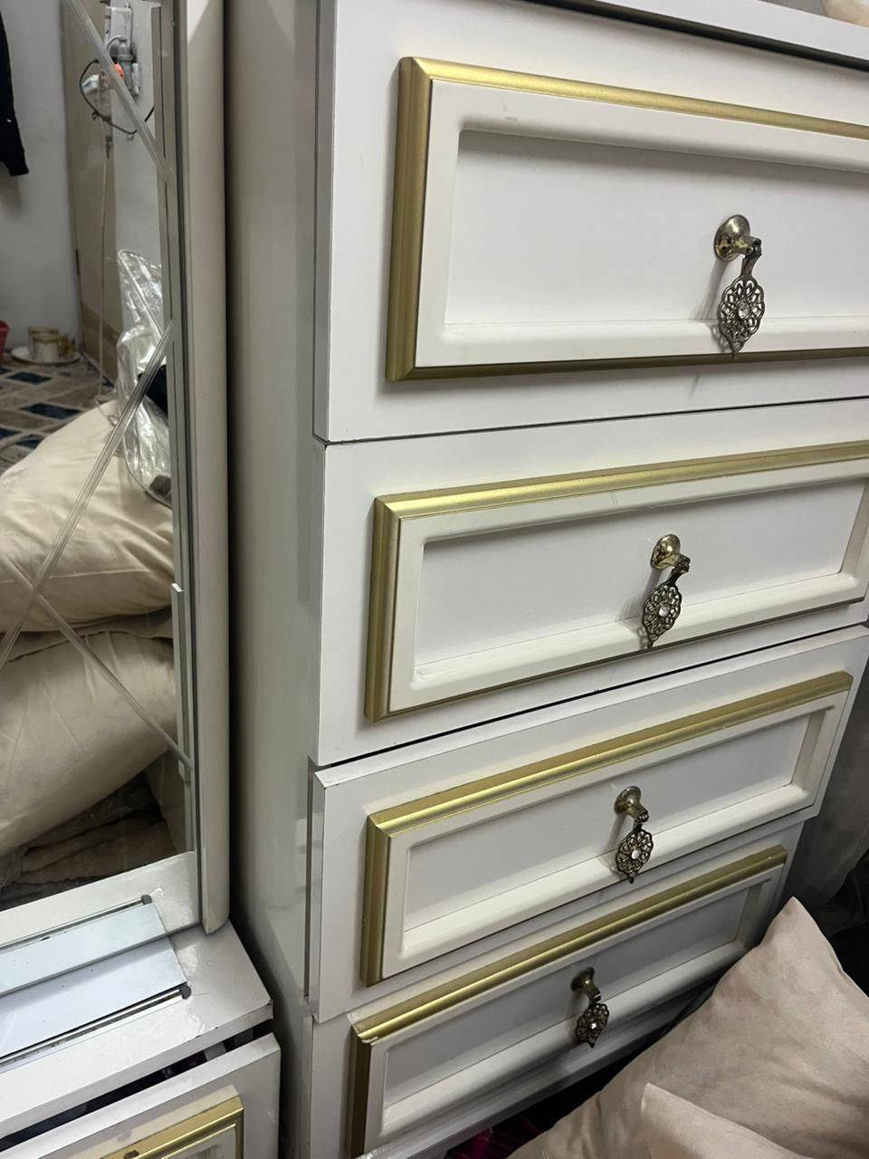 غرفة نوم ملكي تسع قطع بحاله جيده جدأ السعر 600 بيها مجال


**إذا كنت صاحب هذا الإعلان وتريد حذفه لأي سبب، رجاءا أرسل رسالة إلى الدعم الفني**