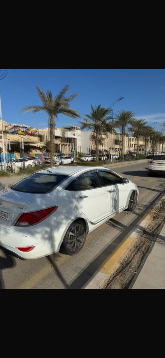 السلام عليكم اكسنت للبيع موديل ٢٠١٥ والسياره فول مواصفات والسعر ١١٠ ورقه وبيها مجال ومكان السياره اليرموك الاربع شوارع للاتصال ***********
