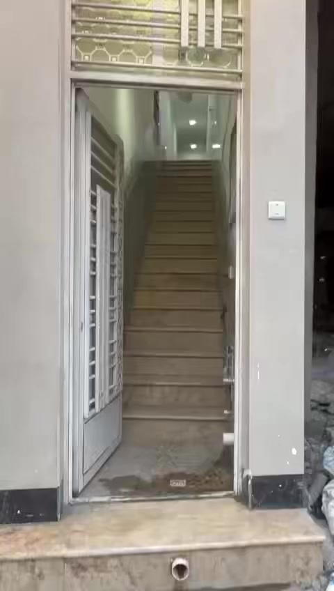 دار سكني تجاري للبيع البلديات شارع جامع سيد صلاح المكصوصي زراعي سند 25  
المدخل الثاني شارع دشداشه شاكر بيت صاير مقابيل شارع العام مال الفضليه بتجاه المشتل …….. بيت للبيع …..
السلام عليكم بيت مع محل مساحة 100 متر ( 20 * 5 ) 
 البيت طابقين ونصف  الطابق الاول يتكون من محل 11 *4
+ صاله ومطبخ وحمام الطابق الثاني يتكون من 3 غرف نوم + منور وحمام والطابق الثالث يتكون من غرفة نوم + بيتونه وسطح 
ملاحظه البيت + المحل مؤجرات بوارد شهري مليون 
للاستفسار اتصل على هـ ***********
