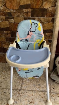 كرسي طعام • قابل تعديل • نظيف