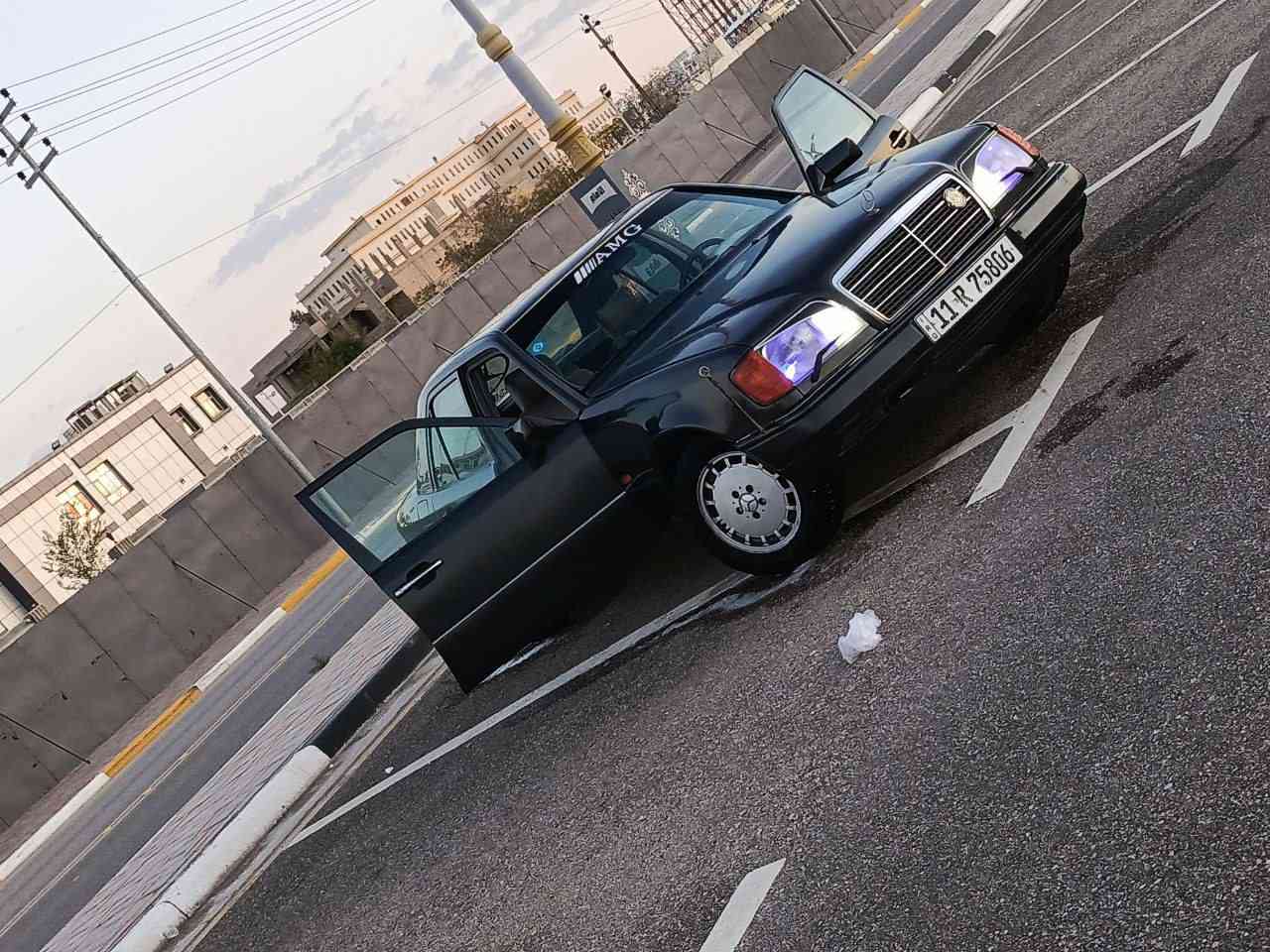 سلام عليكم 
للبيع مارسدس دب مديل 88 محدثه 92 سياره جديده محوره ففتي 3000 تبريد ثلج منضومه تبريد كلها جديده سياره جاهزه مكينه كير حداديه تخم تاير باتري كله جديده تراي وين ميعجبك رقم بغداد نكليزي سنويه جديده هزه جديده كهربائيات من الدعاميه للدعاميه كله شغال وبلادي لايت زنون دواخل جدد  سياره مال جناي متعوب عليها سلايت فتحه شغال سياره خير من الله للتواصل ***********  وتساب او اتصال سعررر 53 بيها مجال قليل /مكان كربلاء
