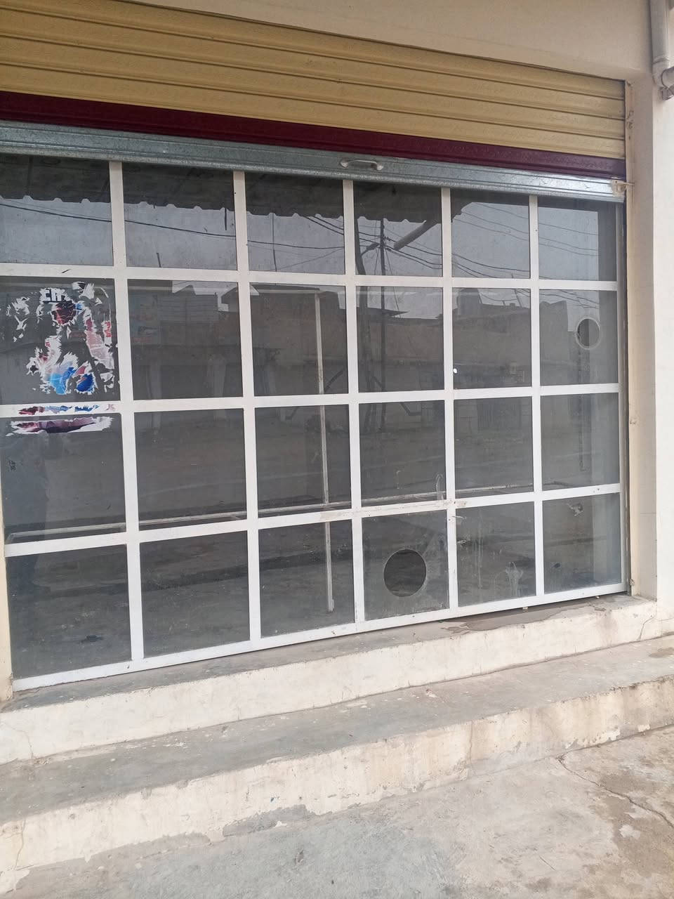 جام خانات عدد 2للبيع عُرض الواحدة 3متر و25سانتيم نظيف حيل حيل مستعمل شي قليل للتواصل ***********
