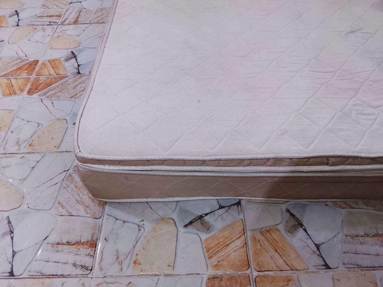 دوشك. سرير نفرين. نظيف. اسفنج درجه اولى السعر. 75


**إذا كنت صاحب هذا الإعلان وتريد حذفه لأي سبب، رجاءا أرسل رسالة إلى الدعم الفني**