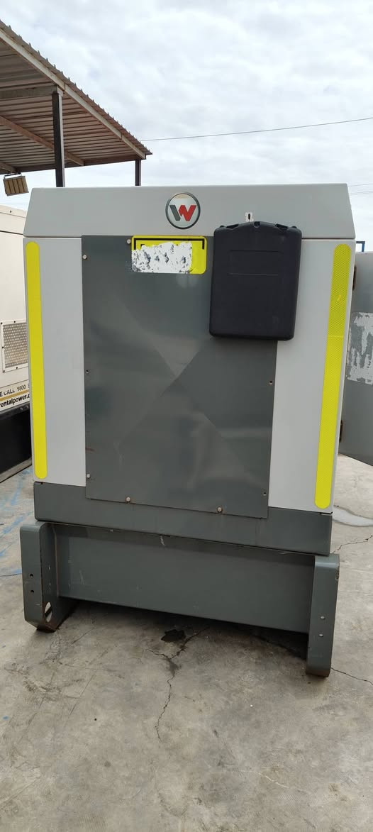 السلام عليكم 
بيركنز انكليزي اصلي 
4 اسلندر 
 110 كيفي 
كاتم 90/100
سوبر انتركلر 
منضومة حماية كامله 
ساعات العمل 318 ساعه اصل 
بحالة الوكاله
وارد استرالي 
الاستفسار الاتصال 
***********
***********
