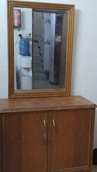 ميز مرايا • مستعجل • نظيف