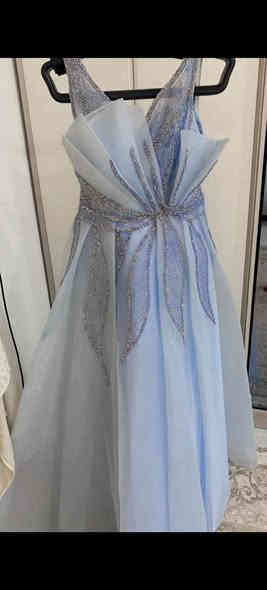 السلام عليكم بنوتات قلبي لحد تنزل فستانها بل تعليقات
الفستان أخذته 230 اريده 120 يوجد توصيل قياس 40 إلى 42
تواصل ***********
