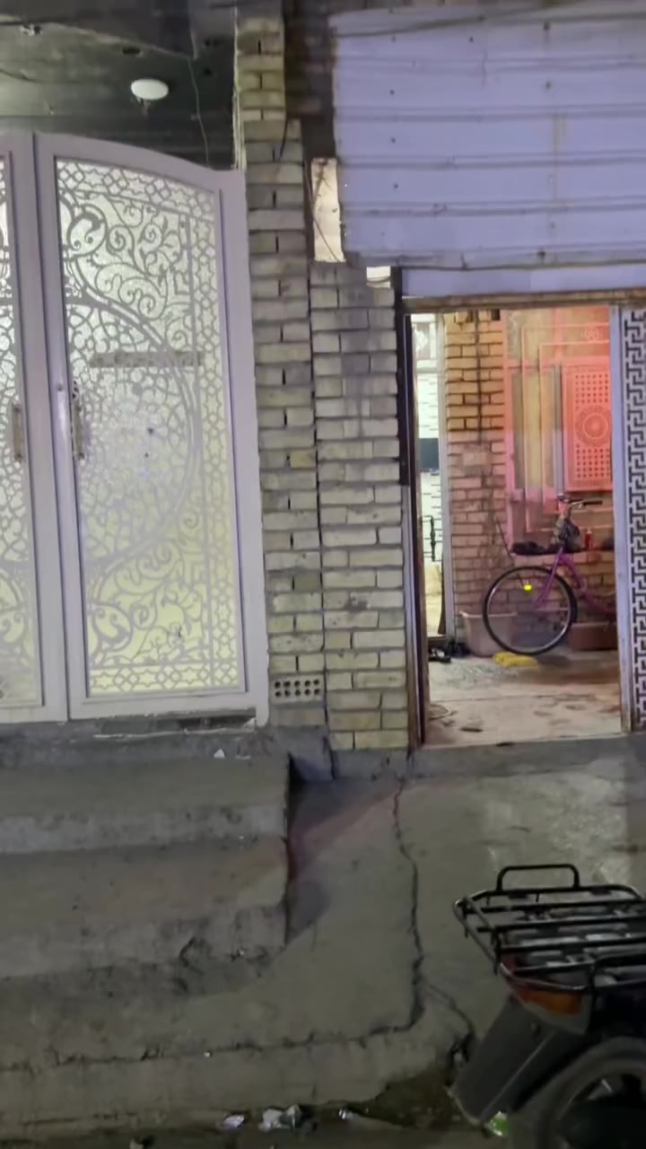 سلام عليكم بيت البيع طابو صرف   المساحه 75 متر الموقع الكفاته العبيدي طابق واحد البيت كلش حديث وجديد التصال عله الرقم واتساب ***********
