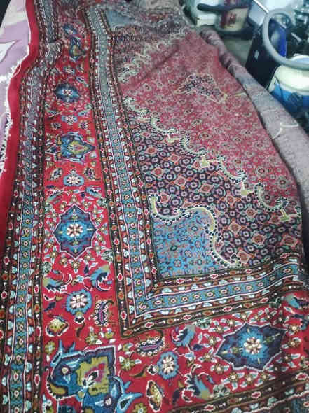 فە رشی ئێرانی سوره کانمان  لایه شتی  زۆر   جوانوو   تازه 8دانە  یه   دوو دوو له یە کن    قیاسیان  3به4  ئه توانی  بۆ ژورێکی 4به6 به کاری بێنی  وو   3به5ی   تیایه   له که لار  کۆنە  ***********
