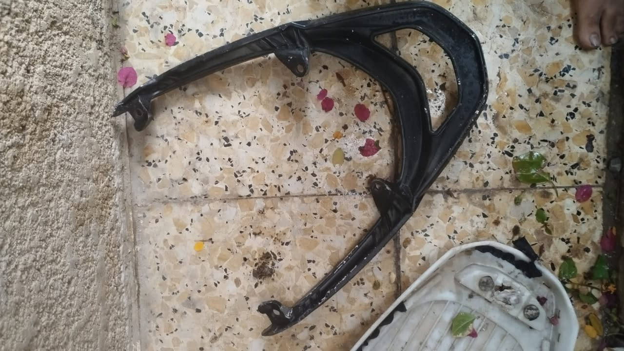 سلام عليكم غراض ثعلب بلاد جدد مكاني الكماليه 
رقمي ***********
فج وعنابر وصونده بلاد ب١٥ 
عقل بلاد شغال ب١٥
كتف شحن وفلكيون جدد ب١٠ 
زوج تايرات  نضاف ب١٢ 
وزج وياله ب١٢ نضاف 
قمجيات عله ٣ واحد 
شاصي بلاد ٢٥ 
ذيل ب١٠ 
سبعه وكفر عداد ب١٢
اشاير امامي جدد ب١٢ 
تنامي وطوافه ب١٣ شغال
سبايدر ب٧ 
سواده مال كاعيه ب١٠ بلاد 
جوين محرك ب٥
بطاله اسود والأصفر ب٨ها وصنداتهن
