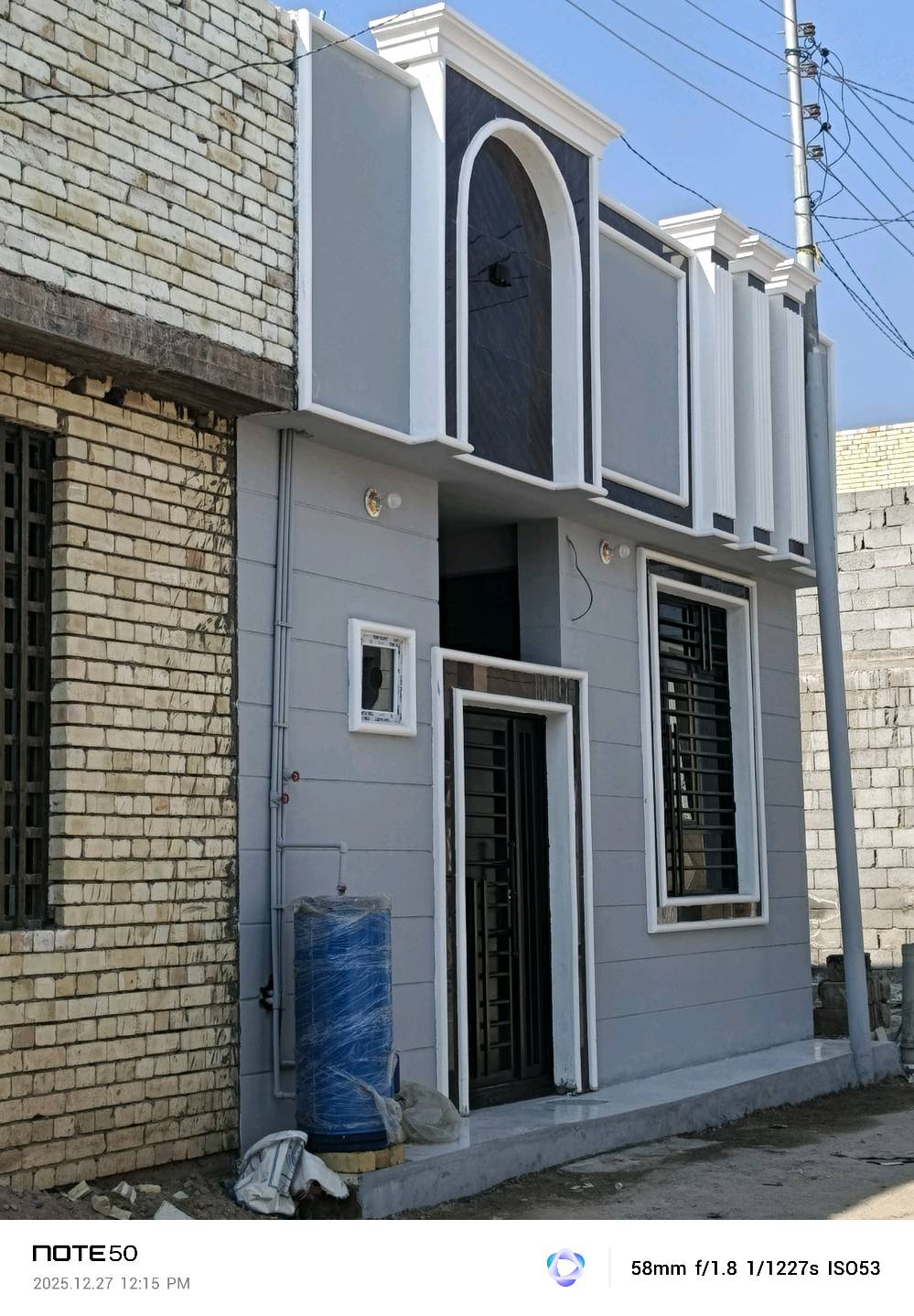 #عقارات كربلاء المقدسة 
بيت طابوك سند ٢٥
داخل مجمع الابداع السكني مساحه ٥٠متر طريق الرابط قرب علوه المخضر 
شارع١٠م يتكون من استقبال مطبخ صاله صحيات غرفه 