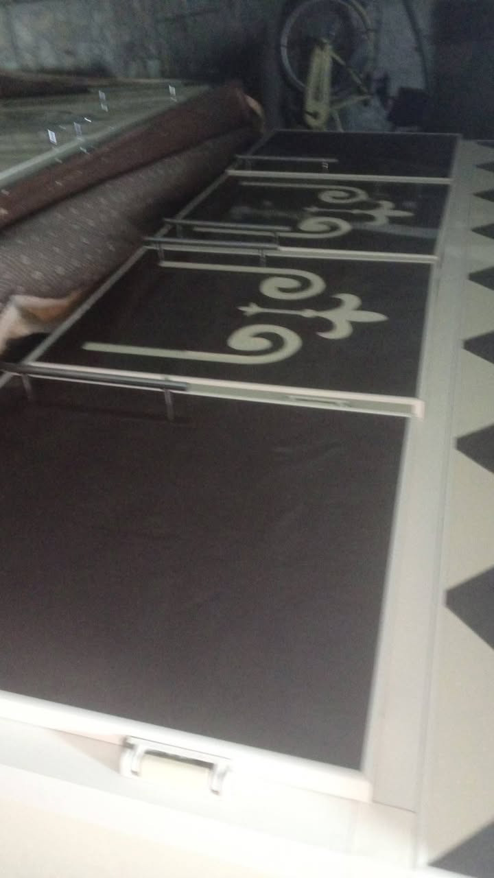 كاونتر اربع قطه حديث نظفه90% السعر 600وبي مجال موبايل***********
