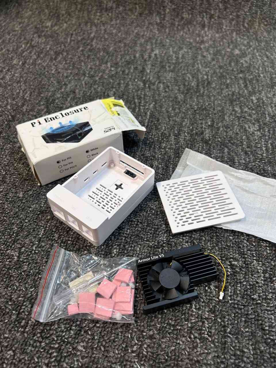 فان + هيتسنك رازبيري باي 5 
Fan cover Raspberry Pi 5 
اللون ابيض 
جديد غير مستخدم


**إذا كنت صاحب هذا الإعلان وتريد حذفه لأي سبب، رجاءا أرسل رسالة إلى الدعم الفني**