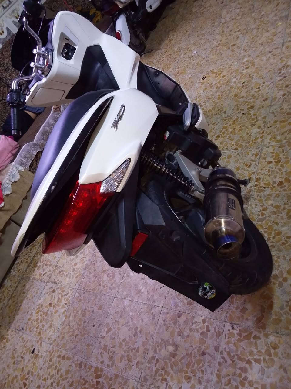 بيسي إكس جيل ثاني ياباني KFمكينة 150 دراجة كفالة عامة مكينة وكفر كلشي شغال تايرات جدد حساس ازدحام شاير عالي ناصي كلة شغال قفل جنطة قفل ستيرن قفل بانزين كلة شغال دوسات حديد نيكل السعر 11وماكو هيج سعر مال رمبة مكاني بغداد مدينت الصدر ***********اكحيلان
