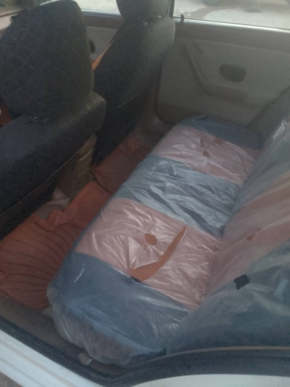 سلام عليكم سمند موديل 11للبيع سياره كفاله من تبديل وحادث بيه رشات صبغ صدر خلفي امامي  كله جديد محرك كير فول دوشمه عام كشتات النتره بسمي تحويل ثاني يوم 
مكاني بغداد البلديات غير متواجد عل فيس 
رقم الهاتف ***********
