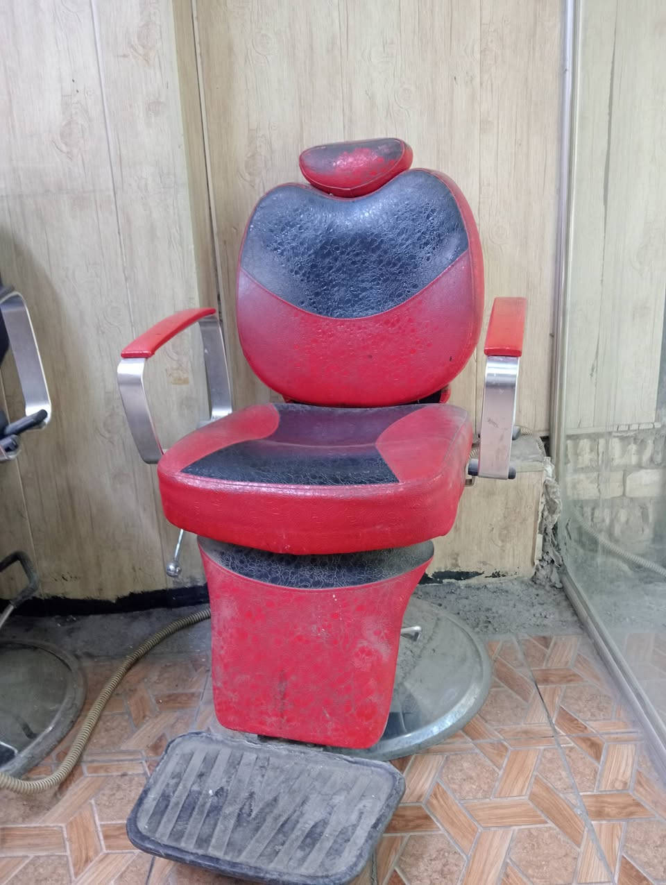 السلام عليكم كراسي عدد 2للبيع
مكان البياع شرطه الرابعه السعر 60 الف اثنينهن 
رقم صاحب الغراض ***********
