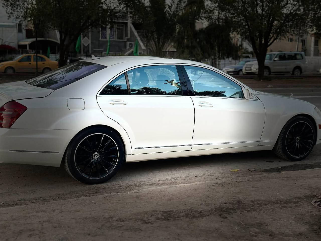 مرسيدس+موديل+S350++2010
رقم+السيارة+:+بغداد+الجديد+باسمي+
مكان+السيارة+:+بغداد+
المواصفات
1.+ماشيه+207الف+كيلو+متر+حقيقي+
2.+محرك+V6+و+كير+7+نمر+مكفولات
3.+تبريد+قطعتين
4.+رادار
5.+ناظور+ليلي
6.+كروز+سرعة+مع+تحديد+المسافة+مع+السيارة+الامامية+و+تقلل+السرعة+بشكل+تلقائي
7.+أبواب+شفط
8.+صندوق+شفط
9.+فتحة
10.+ستيرن+كهرباء
11.+حساسات+امامية+خلفية
12.+انارات+ترحيب
13.+مري+شفط
14.+شاشة+اعطال
15.+داخل+لون+اسود
16.+لايت+زينون
17.+كشنات+امامية+تبريد+و+تدفئة
18.+وضعيات+قيادة+سبورت+و+عادي
19.+شفتات+بالستيرن
20.+سيدي+جنجر+
21.+نظام+تعليق+جوبلس+++تحكم+بارتفاع+السيارة
22.+نقطة+عمياء++
+السيارة+بيها+صبغ+فقط+الجاملغ++
السعر+195+وبيهه+مجال+بسيط+
رقم+صاحب+السيارة+*********** بغداد, العراق
