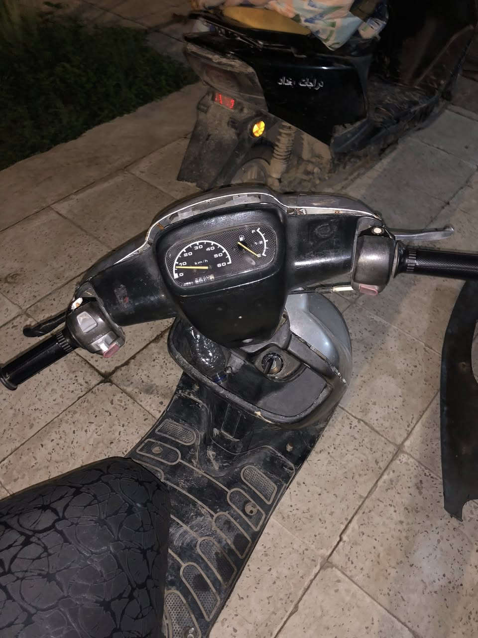 سلام عليكم دراجه بطه للبيع دراجه نضيفه كلشي شغال بيه بس السلف عوزه شخاطه هندر واحد تشتغل دشبول شغال كلشي بيه بلادي انطيك وياها دبل رياضي الدراجه قبل شهر اشتريته كشن نضيف قفل صندوك شغال كلش نضيفه وانطيك خرز كلج رياضي الدراجه ب ١٢٥ وبيه مجال للطيبين مكاني بغداد الدوره رقمي تواصل واتساب ***********
