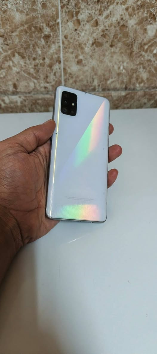 سامسونك A51 ذاكره 128 رام 6  جهازنضيف مال بيت كل جسمه بلادي للبيع او مراوس ***********
