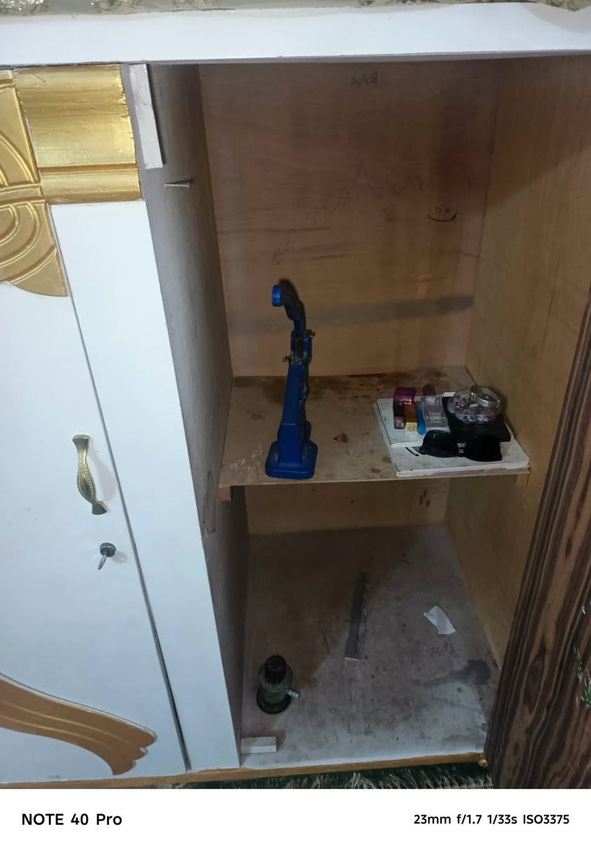 سلام عليكم بوفه 6بيبان تسكم عراقي بس غيرنه لونه حلوه كلش احله من الصوره بلبراكيه شارع المطار السعر 200 الشراي يتصل
***********
