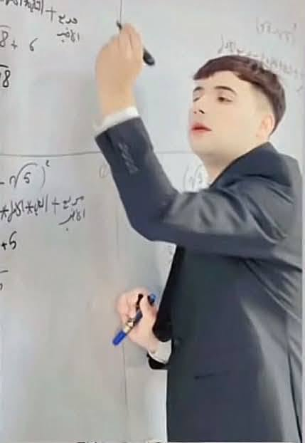 🔴طلبة الصف الثالث المتوسط الدور الثاني
يعلن معهد العلم والمعرفة 
عن خصومات 
سعر الدورة الكتاب كامل 
يصبح 100الف ✅ بدل 150الف❌
والدفع على شكل اقساط مريح

وهنالك خصومات للطلبة الاخوة او الاصدقاء  وخصومات تشمل للطلبة المسجلين بأكثر من مادة

📢 إعلان إلى طلبة الدور الثاني
🔴 فرصتك ما زالت قائمة... لا تضيّعها!
يُعلن نخبة من الأساتذة المختصين عن فتح باب التسجيل في الدورات الخصوصية المكثفة لطلبة الدور الثاني، استعدادًا للامتحانات الوزارية.
👨‍🏫 الكادر التدريسي:
الأستاذ:فاروق الحديدي /الكيمياء 
الأستاذ: عبدالله لقمان/الفيزياء 
الأستاذ: عمر ال عويد /الرياضيات 

✅ شرح مبسط ومكثف وفق المنهج الوزاري.
✅ مراجعة شاملة لأهم المواضيع والأسئلة الوزارية.
✅ حل نماذج امتحانية وتدريبات مكثفة.
✅ متابعة مستمرة مع الطلبة حتى موعد الامتحان.
✅ مجموعات محدودة لضمان أفضل مستوى من المتابعة.
📍 سارع بالحجز، فالمقاعد محدودة.
📞 للاستفسار 
***********
@f19aa تلي كرام
التسجيل في معهد العلم والمعرفة حي الابار قرب هابي ماركت
الدور الثاني ليس نهاية الطريق... بل فرصة جديدة لتحقيق النجاح والتميز. 📚✨
