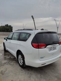 سيارة عائلية فخمة، مريحة جداً، واعتمادية للسفر والاستخدام اليومي. المو...