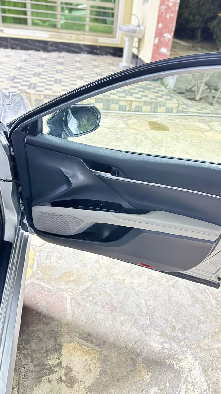 كامري امريكي للبيع مديل 2020 ماشية 131 الضرر موضح بالصور مع السونار للاستفسار الاتصال ***********
