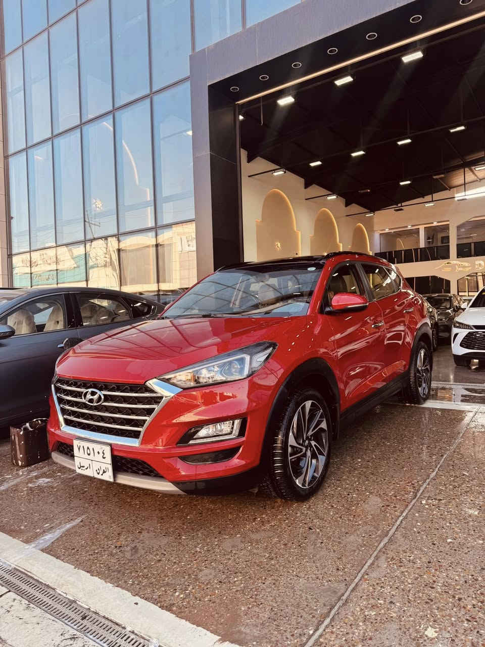هونداي توسان 
موديل 2020 ( خليجي ) 
بدون صبغ وبدون بارد 
ماشية 29,000 كم 
-بصمة
-تشغيل عن بعد 
-بانوراما 
-شاشة كار بلي 
-مكينة 2400 
-كشنات جلد كرسي السائق كهرباء 
-شاحن واير ليس
-نقط عمياء حساس امامي خلفي 
-مري كهرباء 
-٥ ويل كب سبير شركة منازل 
-قطعتين تبريد 
-4 ويل درايف 
سنوية باسمي وهزة ولوحات جديدة 
السعر 20,000$ 
***********
