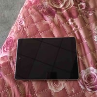 ايباد 9 • ٦٤ • كيبورد