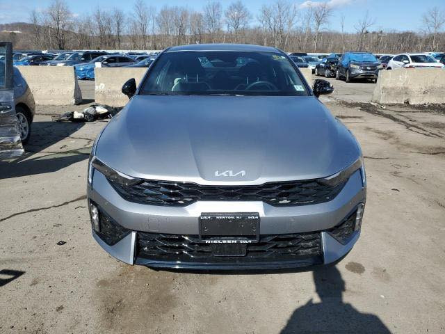 السلام عليكم 
عندي كي فايف 2025 جيتي لاين فول ماعدا البنرامه السياره كلش جديده رقم بغداد بسمي ماشيه 10  اللون الجديد سمني طافي عارضها ب205 وبيها مجال مكاني بغداد المشتل / رقمي ***********
